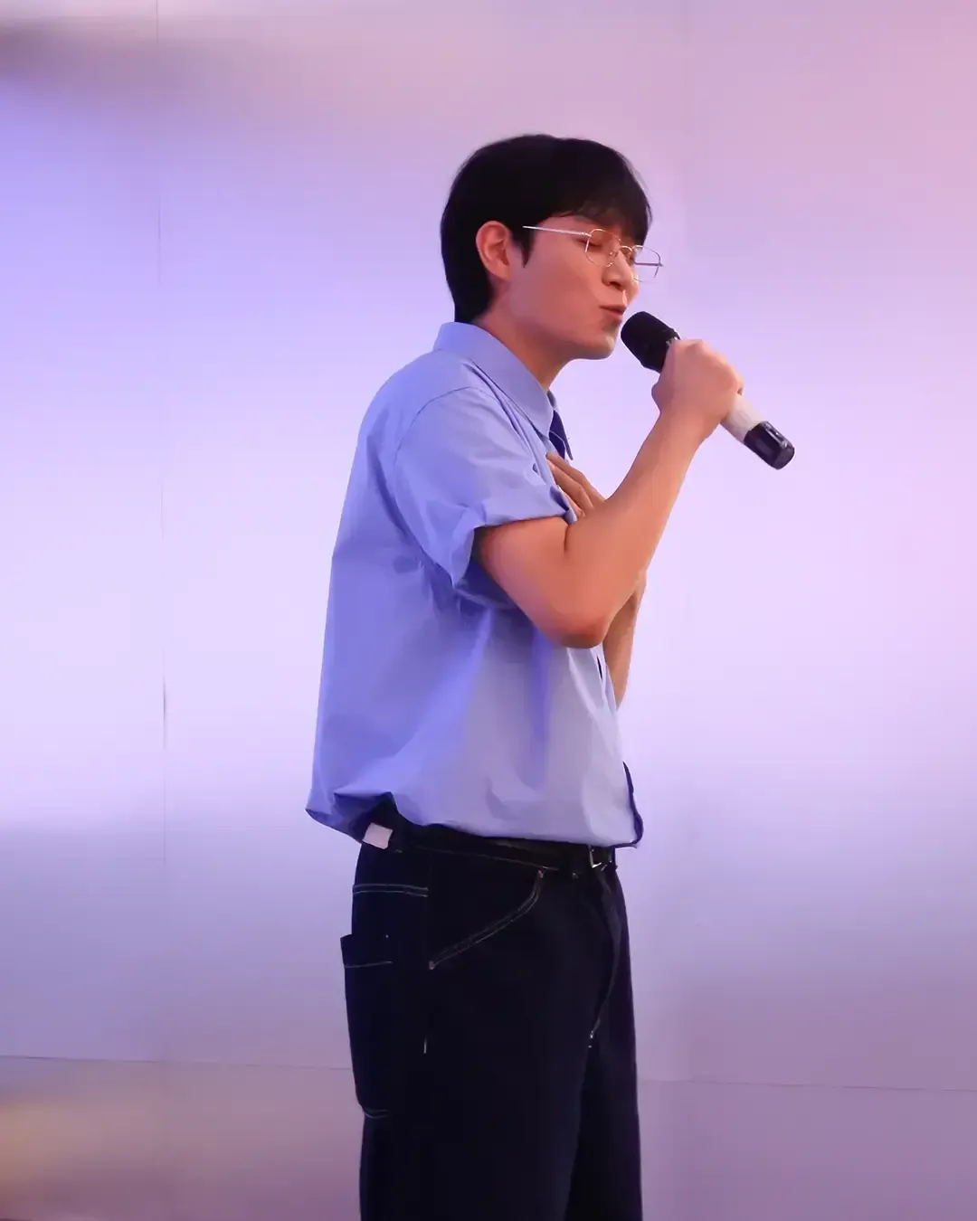 South Korean Singer Wynn performing in an event in collaboration with Esavya x Wynn First Fansign held by Kopi Chuseyo Digital